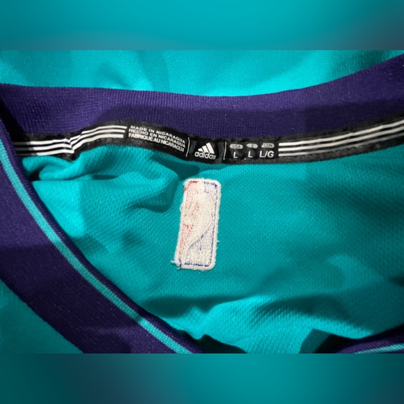 Kemba Walker Signed Charlotte Hornets Jersey #15 Teal Size L NBA - Picture 6 of 10